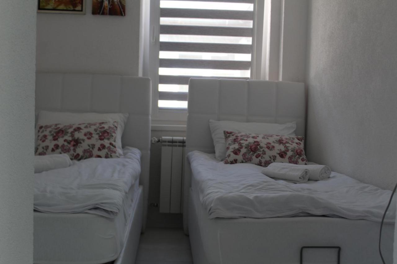 Red Apartment Сараево Екстериор снимка