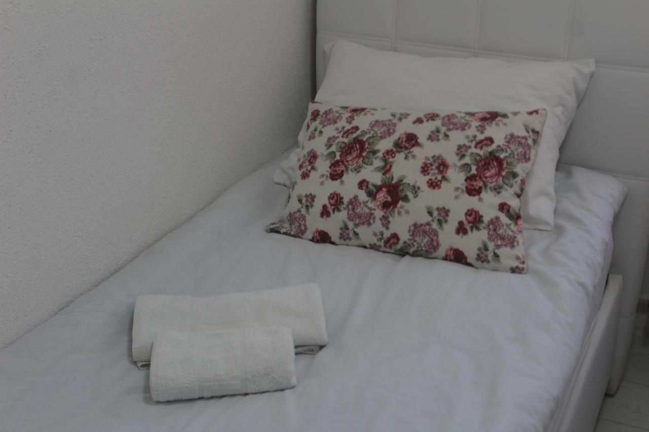 Red Apartment Сараево Екстериор снимка