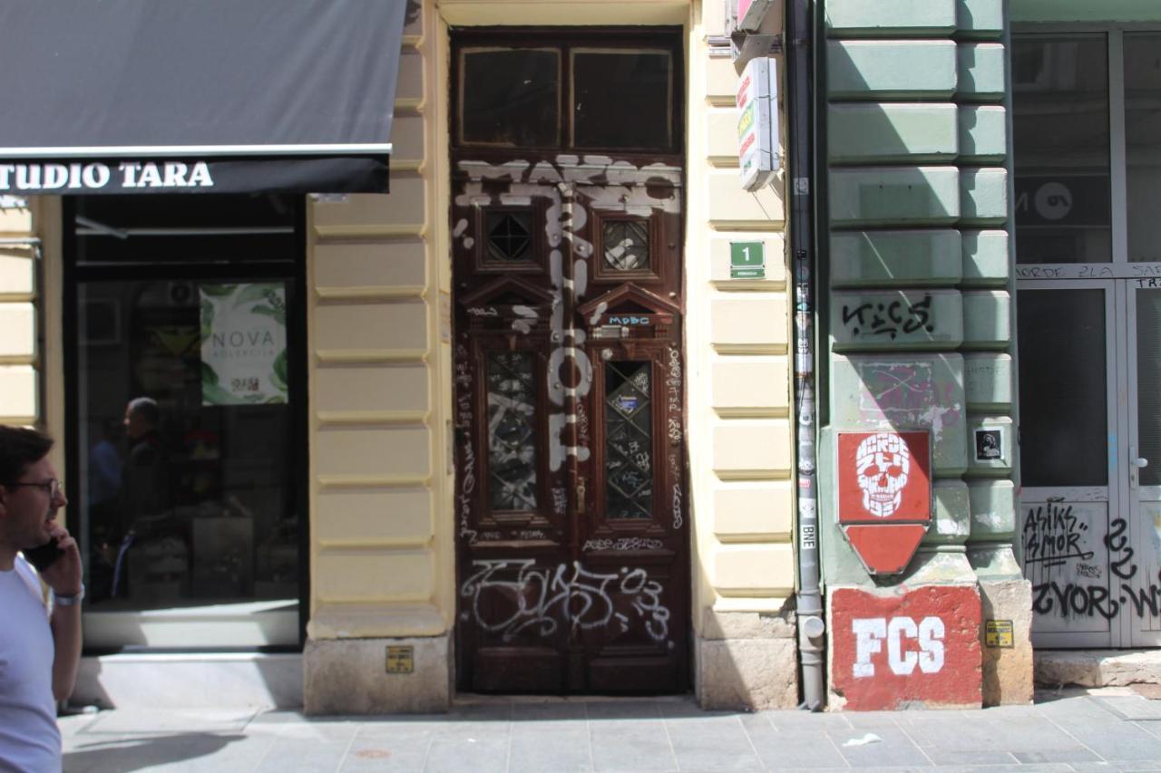 Red Apartment Сараево Екстериор снимка